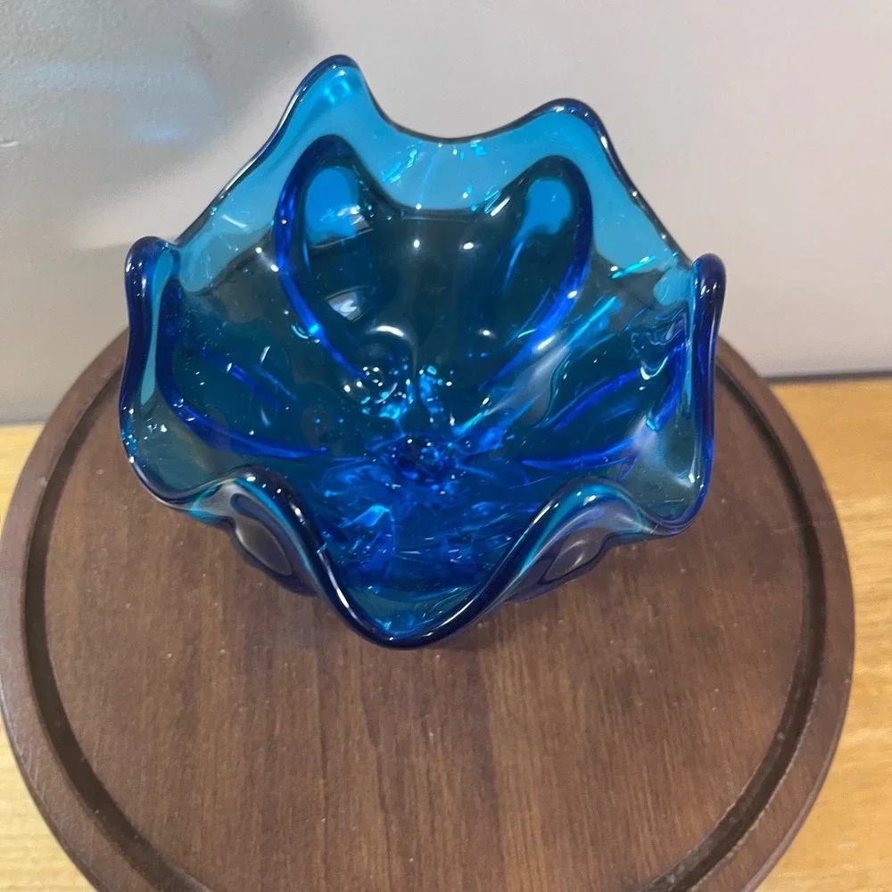 L.E. Smith Handkerchief Console Bowl Peacock Blue Glass Ruffled Pedestal